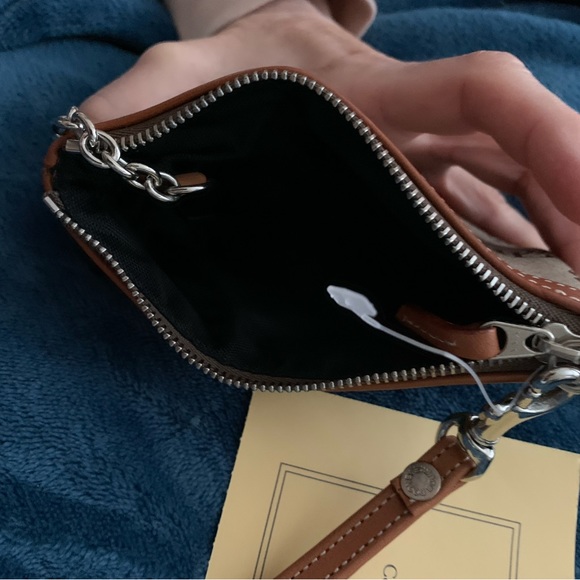 Dooney & Bourke Pouch with Keychain & Strap | New with Tags - Picture 2 of 2